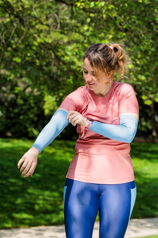 Manchettes running femme Blueberry en fibre recyclée