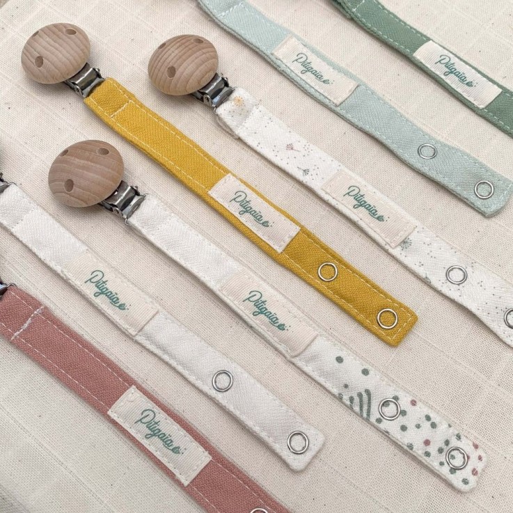 Attache tétine en coton bio et bois de hêtre naturel