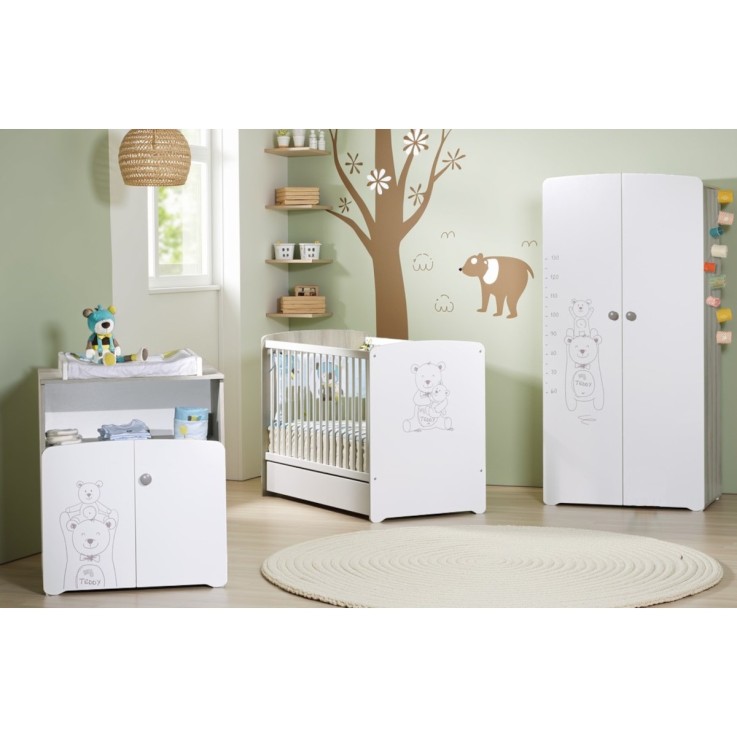 Lit bébé à barreaux en bois