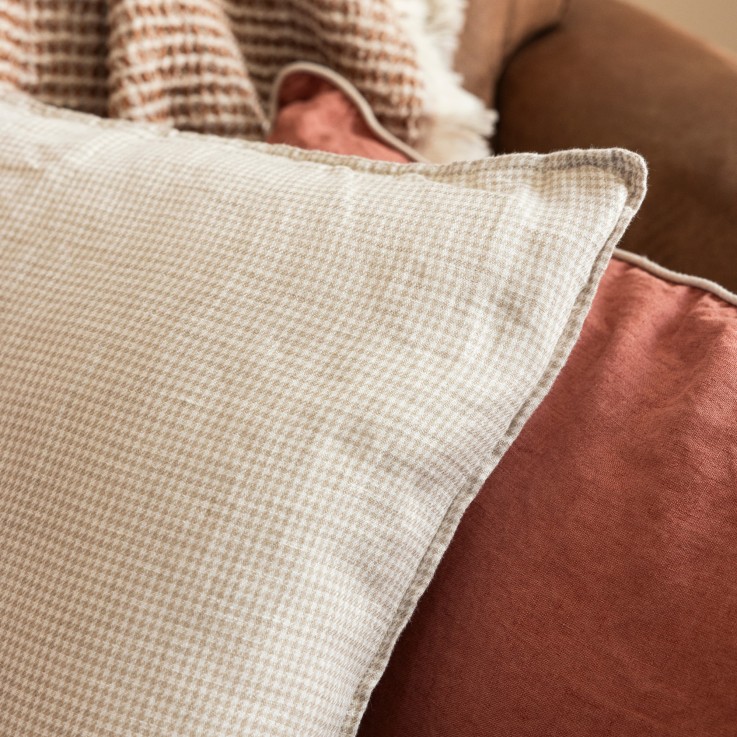 Housse de coussin en lin lavé tissé