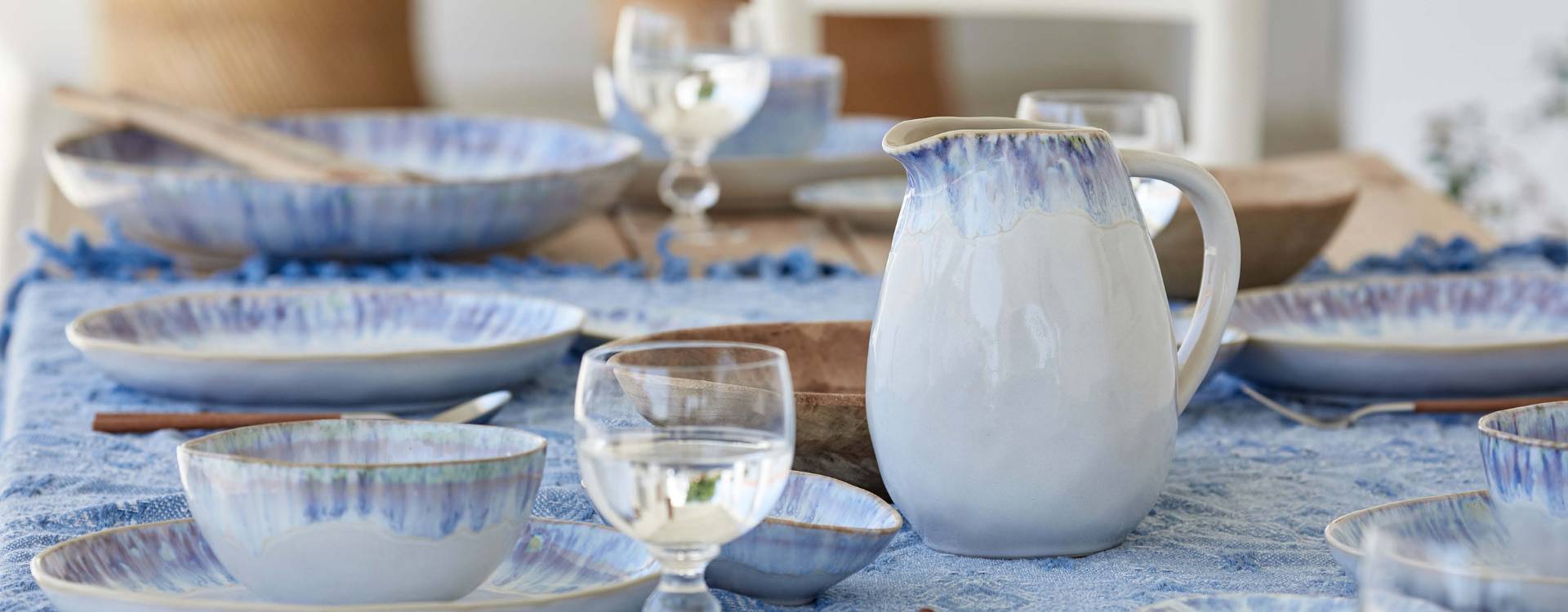 Comment bien choisir sa vaisselle ? Grès, porcelaine, céramique : le guide pour une vaisselle durable et adaptée à ses besoins