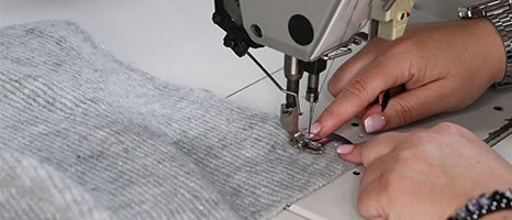 Comment entretenir et réparer tes vêtements pour prolonger leur durée de vie : le guide ultime